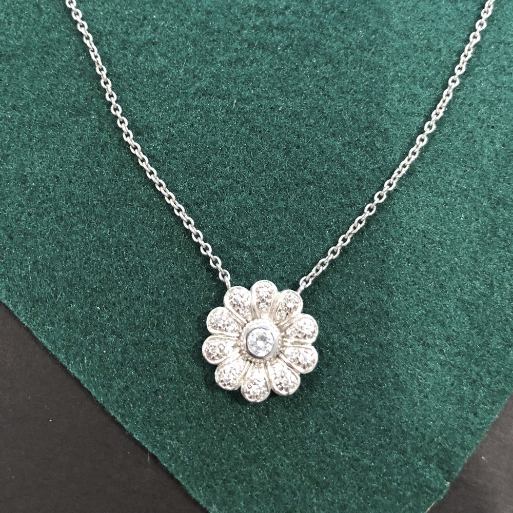 🔴 NWOT sterling silver flower CZ necklace